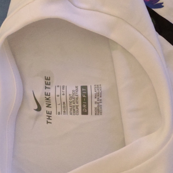 Girls Nike Shirt. Size 6X - Picture 2 of 3